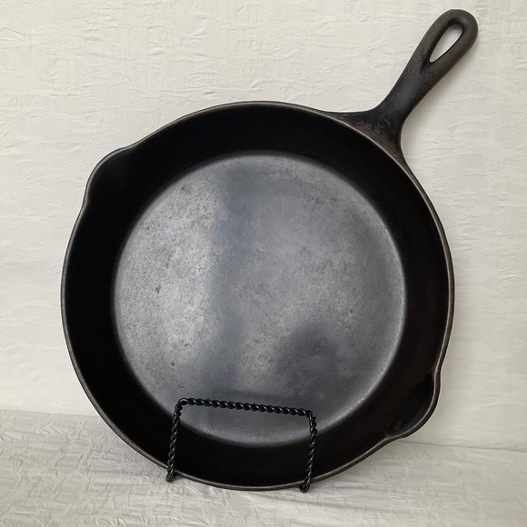 Vintage 🇨🇦 No. 8 Good Cheer 11” Cast Iron Skillet Frying Pan w/ Pour Spouts - Picture 1 of 12